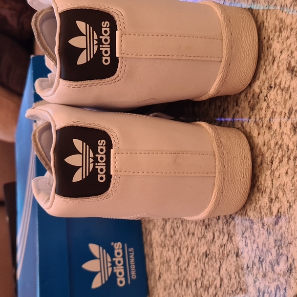 Sneakers - Picture 3 of 5